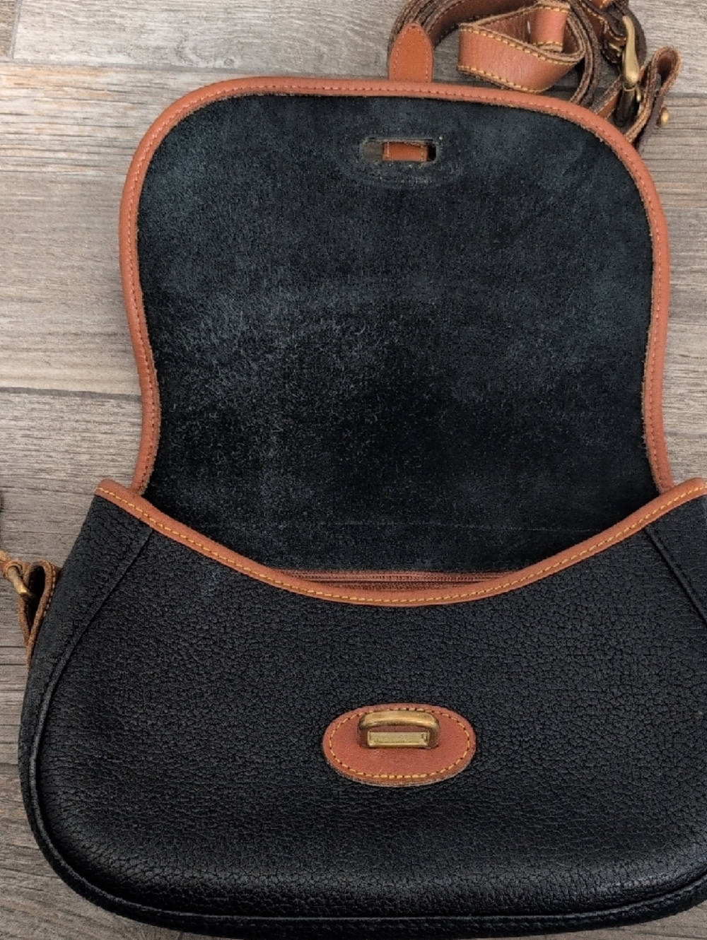❤️ Dooney & Bourke Leather Crossbody Saddle Bag in Black and Brown - Picture 2 of 7